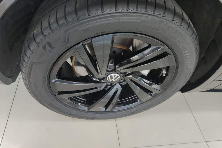 Used Volkswagen Touareg 2023 3.0 TSI Luxury Edition Obsidian Black Sport Package Exterior 4