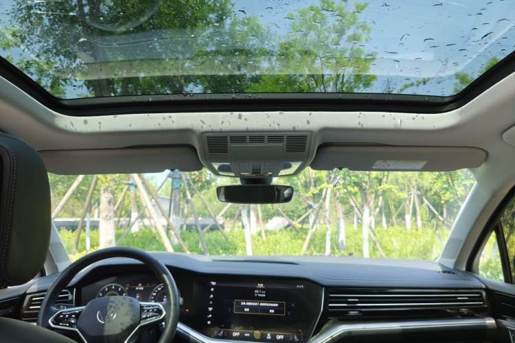 Used Volkswagen Touareg 2023 3.0 TSI Luxury Edition Obsidian Black Sport Package Exterior 4