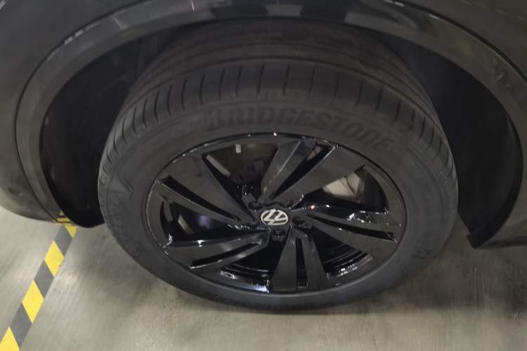 Used Volkswagen Touareg 2023 3.0 TSI Luxury Edition Obsidian Black Sport Package Exterior 4