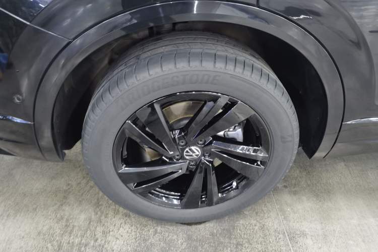 Used Volkswagen Touareg 2023 3.0 TSI Luxury Edition Obsidian Black Sport Package Exterior 5