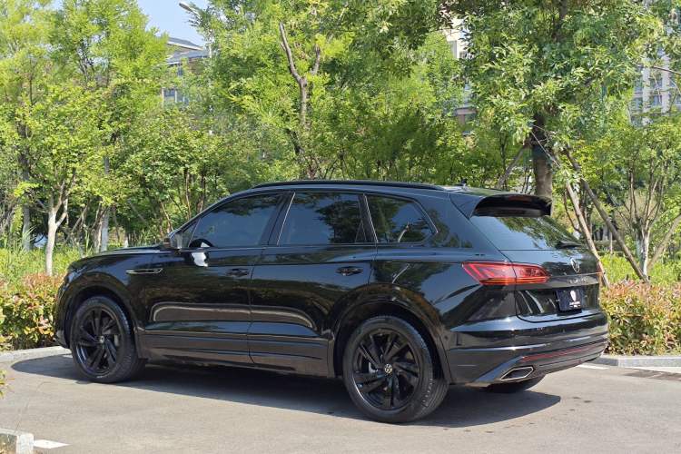 Used Volkswagen Touareg 2023 3.0 TSI Luxury Edition Obsidian Black Sport Package Exterior 6