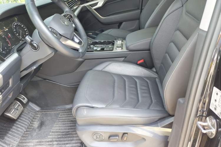 Used Volkswagen Touareg 2023 3.0 TSI Luxury Edition Obsidian Black Sport Package Exterior 8
