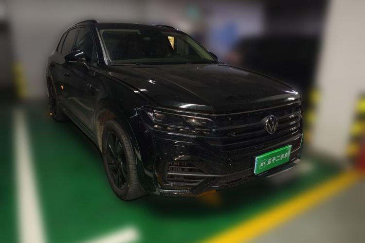 Used Volkswagen Touareg 2023 3.0 TSI Luxury Edition Obsidian Black Sport Package Front Right 45 Deg