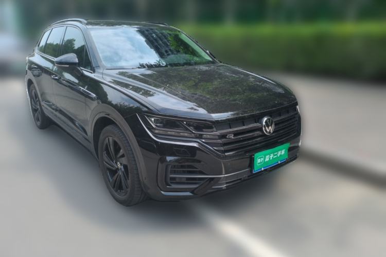 Used Volkswagen Touareg 2023 3.0 TSI Luxury Edition Obsidian Black Sport Package Front Right 45 Deg
