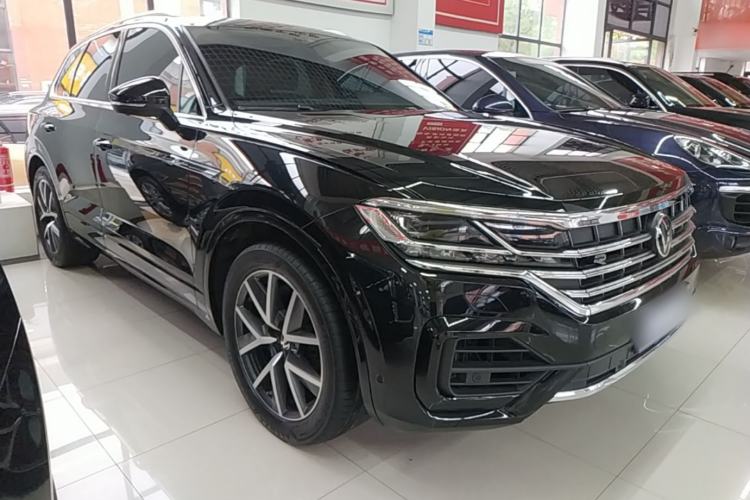 Used Volkswagen Touareg 2023 3.0 TSI Prestige Edition Classic Sport Package Front Right 45 Deg