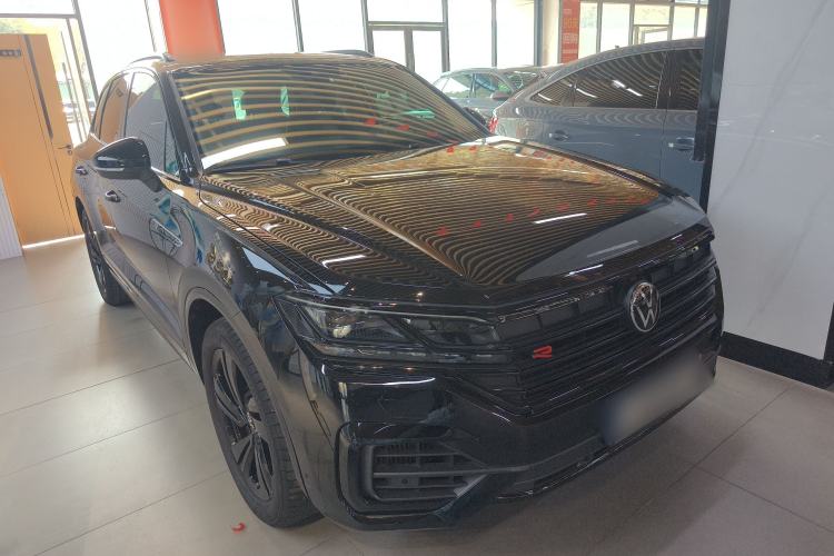 Used Volkswagen Touareg 2023 3.0 TSI Luxury Edition Obsidian Black Sport Package Front Right 45 Deg