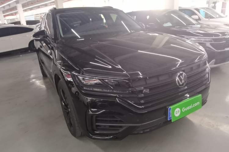 Used Volkswagen Touareg 2023 3.0 TSI Luxury Edition Obsidian Black Sport Package Front Right 45 Deg