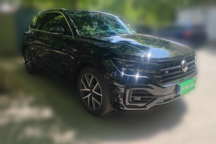 Used Volkswagen Touareg 2023 3.0 TSI Prestige Edition Classic Sport Package Front Right 45 Deg
