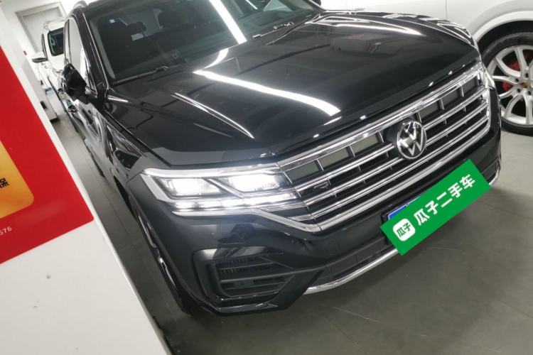 Used Volkswagen Touareg 2023 3.0 TSI Prestige Edition Classic Sport Package Front Right 45 Deg
