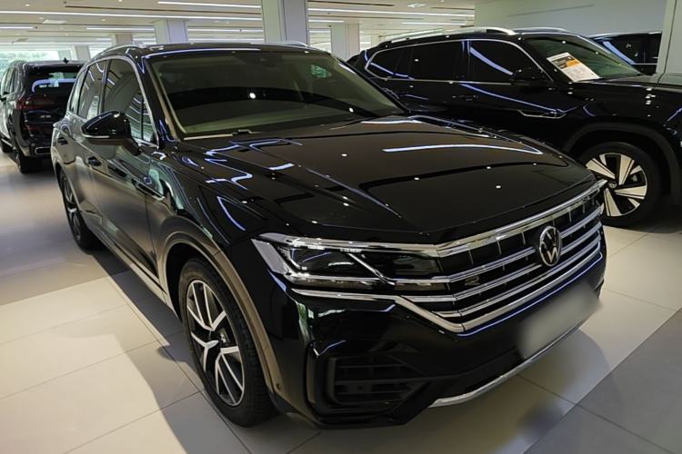 Used Volkswagen Touareg 2023 3.0 TSI Prestige Edition Classic Sport Package Front Right 45 Deg