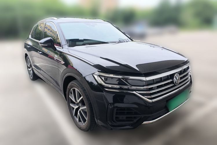 Used Volkswagen Touareg 2023 3.0 TSI Prestige Edition Classic Sport Package Front Right 45 Deg