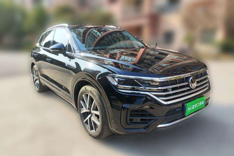 Used Volkswagen Touareg 2023 3.0 TSI Prestige Edition Classic Sport Package Front Right 45 Deg