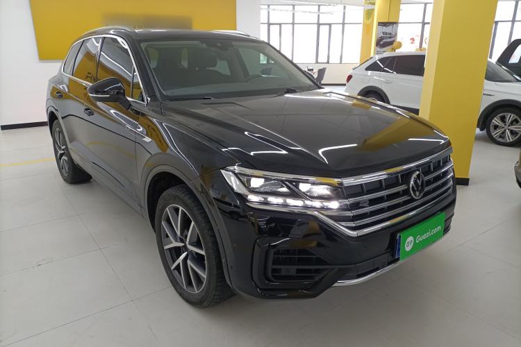 Used Volkswagen Touareg 2023 3.0 TSI Prestige Edition Classic Sport Package Front Right 45 Deg