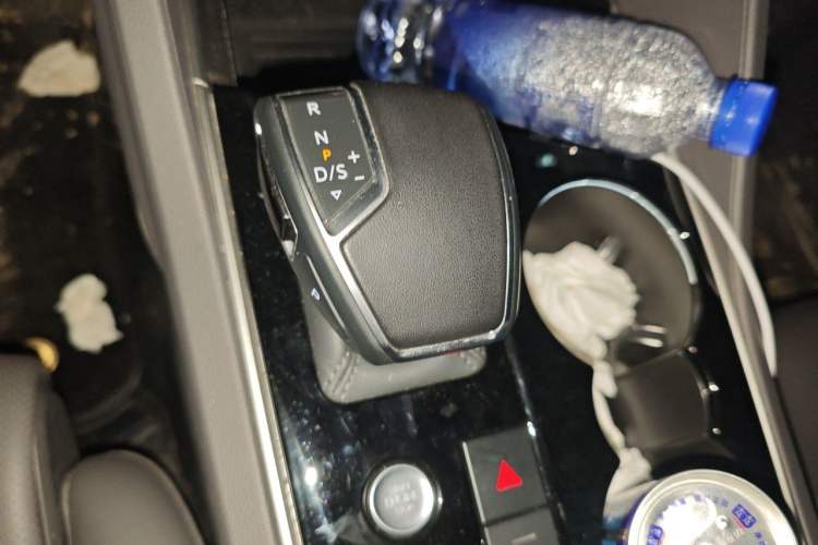 Used Volkswagen Touareg 2023 3.0 TSI Luxury Edition Obsidian Black Sport Package Gear Lever