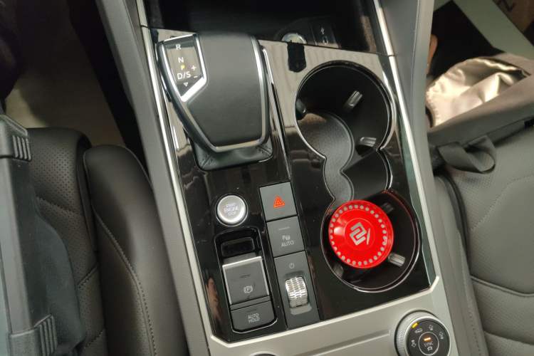 Used Volkswagen Touareg 2023 3.0 TSI Luxury Edition Obsidian Black Sport Package Gear Lever