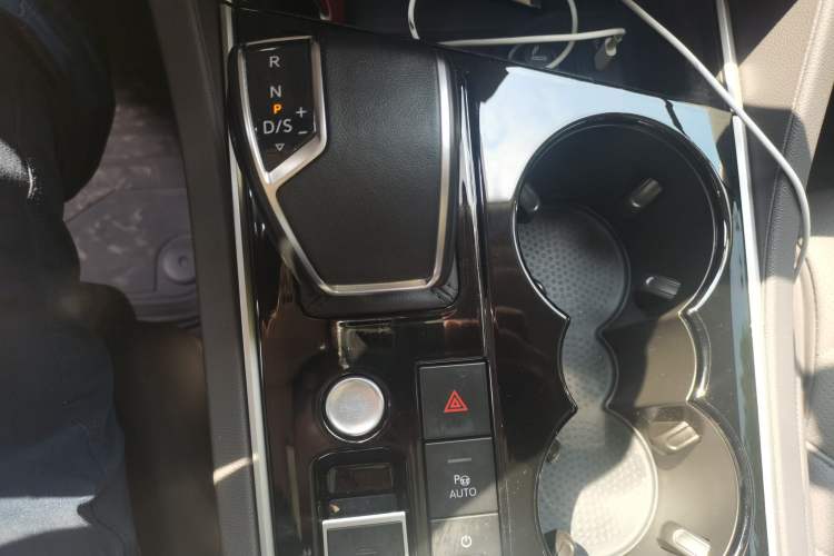 Used Volkswagen Touareg 2023 3.0 TSI Luxury Edition Obsidian Black Sport Package Gear Lever
