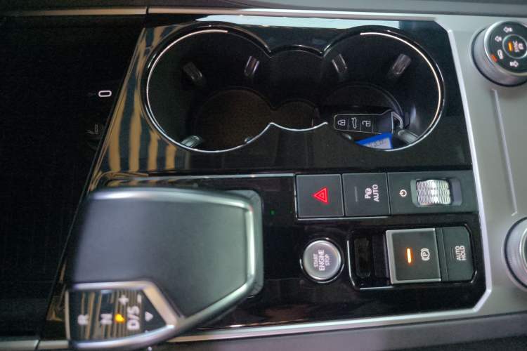Used Volkswagen Touareg 2023 3.0 TSI Luxury Edition Obsidian Black Sport Package Gear Lever