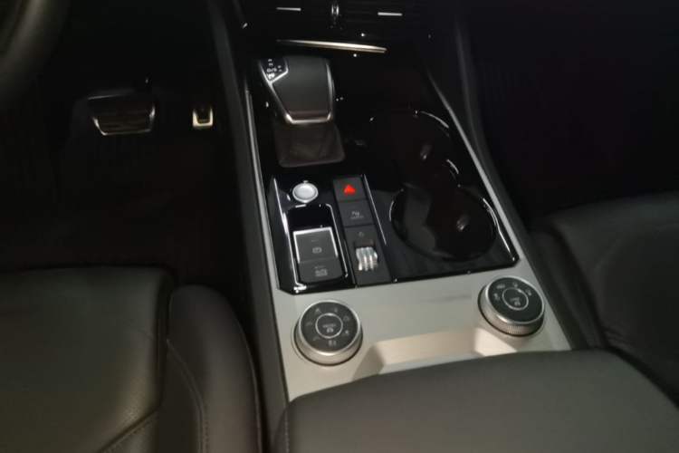 Used Volkswagen Touareg 2023 3.0 TSI Luxury Edition Obsidian Black Sport Package Gear Lever