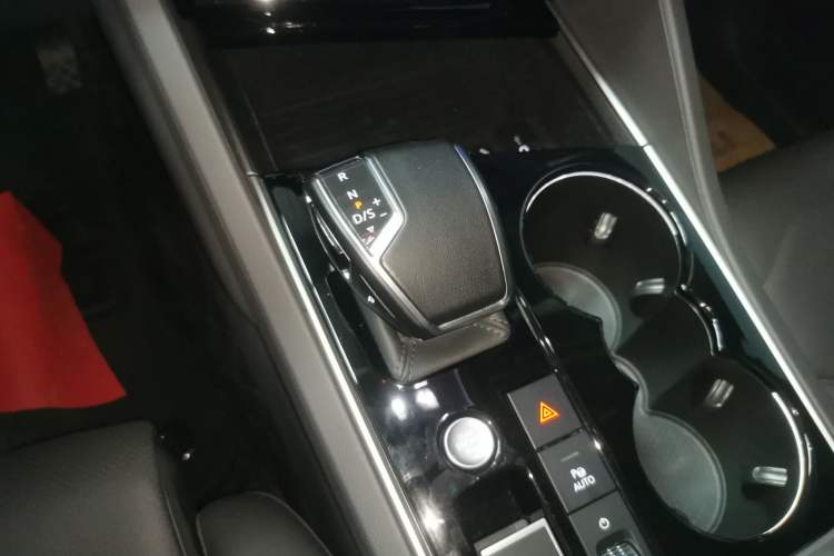 Used Volkswagen Touareg 2023 3.0 TSI Luxury Edition Obsidian Black Sport Package Gear Lever