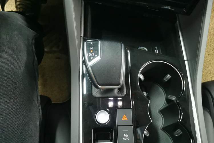 Used Volkswagen Touareg 2023 3.0 TSI Prestige Edition Classic Sport Package Gear Lever