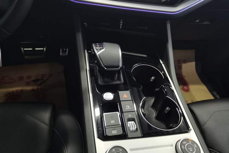 Used Volkswagen Touareg 2023 3.0 TSI Luxury Edition Obsidian Black Sport Package Gear Lever