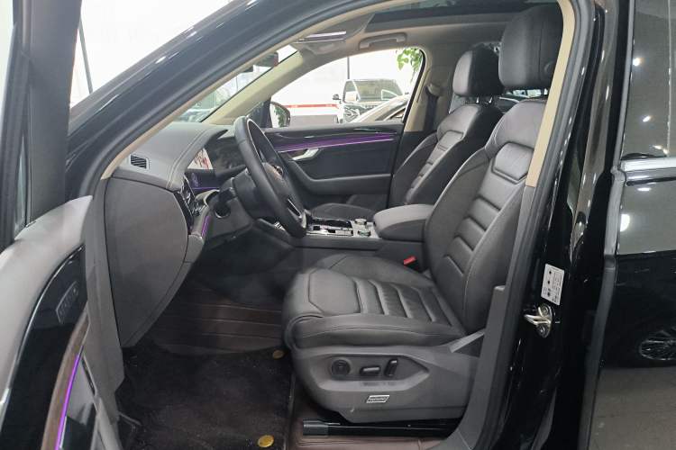 Used Volkswagen Touareg 2023 3.0 TSI Prestige Edition Classic Sport Package Interior 1