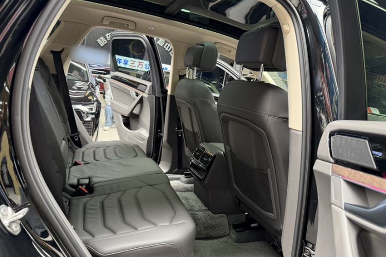 Used Volkswagen Touareg 2023 2.0 TSI RuiShang Edition Interior 11