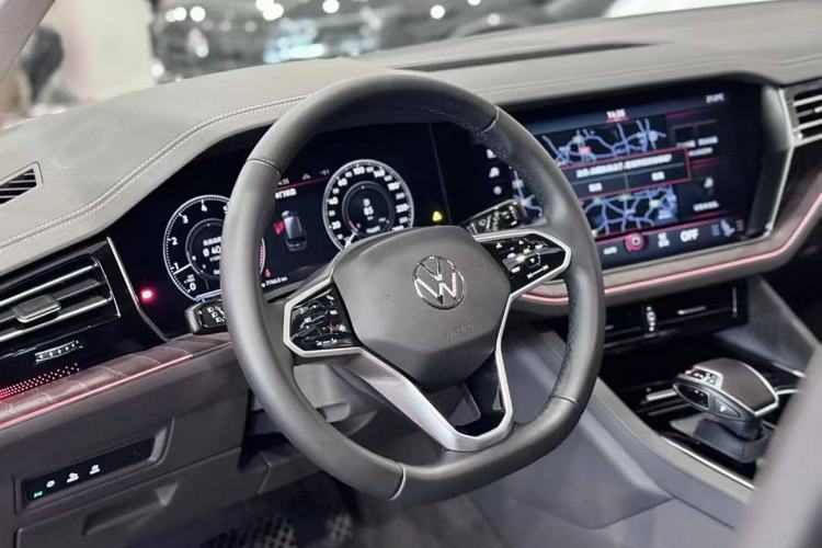 Used Volkswagen Touareg 2023 2.0 TSI RuiShang Edition Interior 2