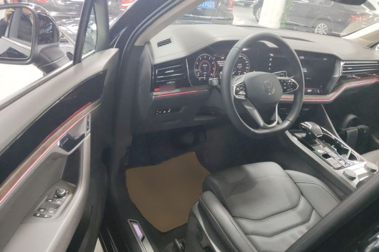 Used Volkswagen Touareg 2023 2.0 TSI RuiShang Edition Interior 3