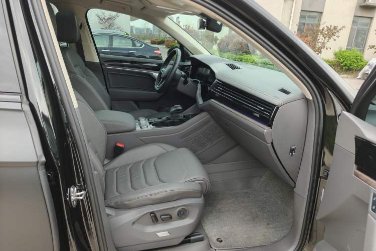 Used Volkswagen Touareg 2023 3.0 TSI Luxury Edition Obsidian Black Sport Package Interior 3