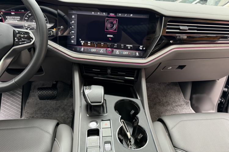 Used Volkswagen Touareg 2023 2.0 TSI RuiShang Edition Interior 9