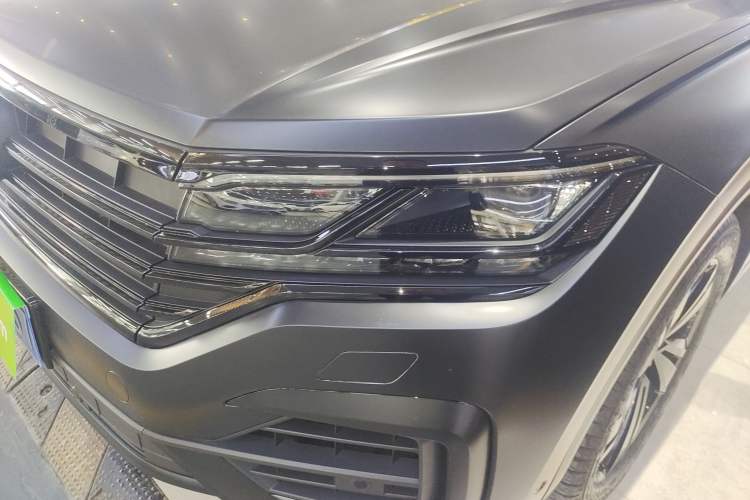 Used Volkswagen Touareg 2023 3.0 TSI Luxury Edition Obsidian Black Sport Package Left Front Headlight