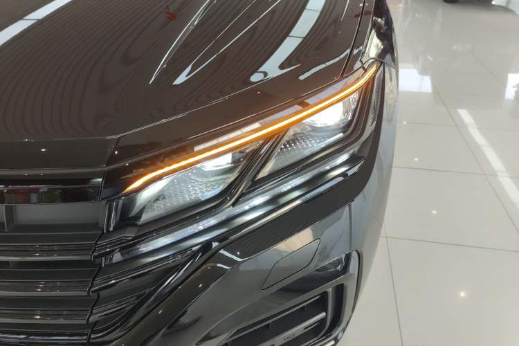 Used Volkswagen Touareg 2023 3.0 TSI Luxury Edition Obsidian Black Sport Package Left Front Headlight
