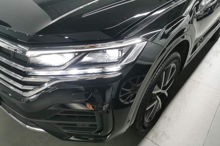 Used Volkswagen Touareg 2023 3.0 TSI Prestige Edition Classic Sport Package Left Front Headlight
