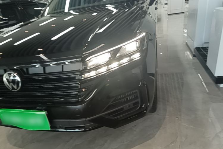 Used Volkswagen Touareg 2023 3.0 TSI Luxury Edition Obsidian Black Sport Package Left Front Headlight
