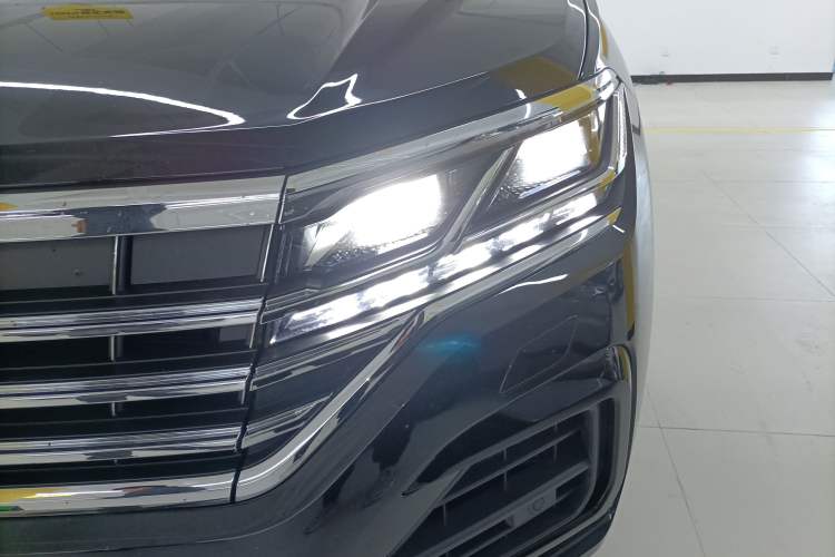 Used Volkswagen Touareg 2023 3.0 TSI Prestige Edition Classic Sport Package Left Front Headlight