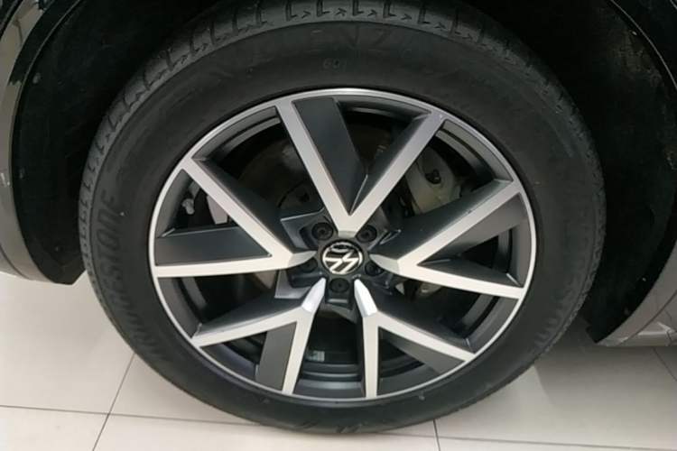 Used Volkswagen Touareg 2023 3.0 TSI Prestige Edition Classic Sport Package Left Front Wheel Hub