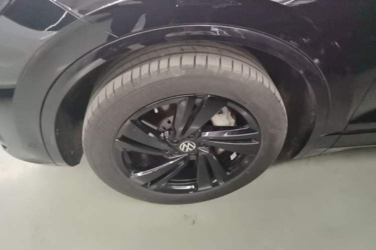 Used Volkswagen Touareg 2023 3.0 TSI Luxury Edition Obsidian Black Sport Package Left Front Wheel Hub