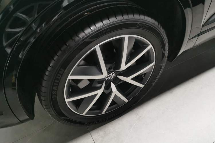 Used Volkswagen Touareg 2023 3.0 TSI Prestige Edition Classic Sport Package Left Front Wheel Hub