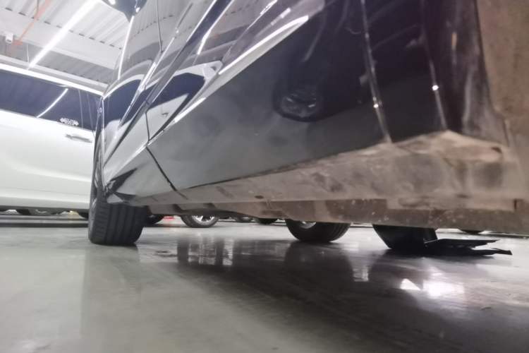 Used Volkswagen Touareg 2023 3.0 TSI Luxury Edition Obsidian Black Sport Package Left Side Sill