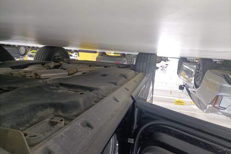 Used Volkswagen Touareg 2023 3.0 TSI Prestige Edition Classic Sport Package Left Side Sill