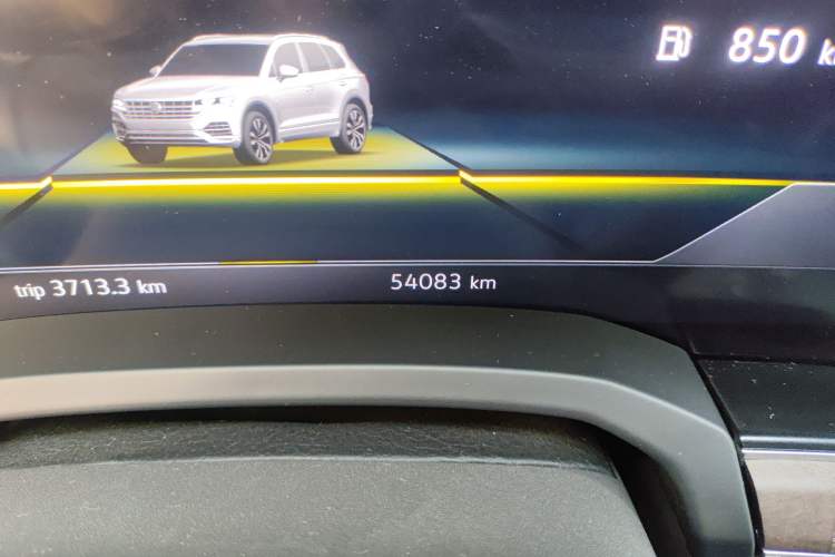 Used Volkswagen Touareg 2023 3.0 TSI Prestige Edition Classic Sport Package Odometer Close Up