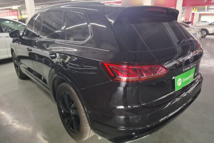 Used Volkswagen Touareg 2023 3.0 TSI Luxury Edition Obsidian Black Sport Package Rear Left 45 Deg