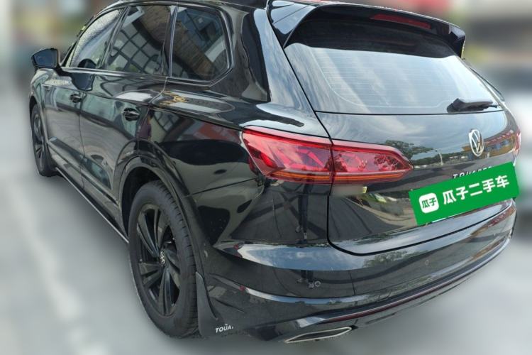 Used Volkswagen Touareg 2023 3.0 TSI Luxury Edition Obsidian Black Sport Package Rear Left 45 Deg