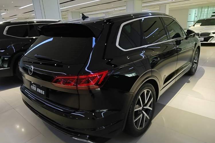 Used Volkswagen Touareg 2023 3.0 TSI Prestige Edition Classic Sport Package Rear Right 45 Deg