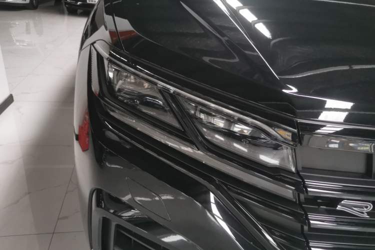 Used Volkswagen Touareg 2023 3.0 TSI Luxury Edition Obsidian Black Sport Package Right Front Headlight