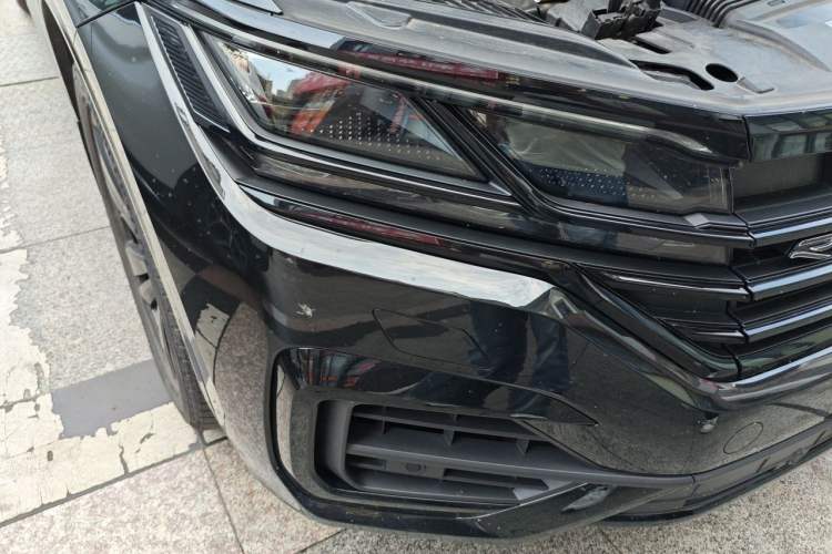 Used Volkswagen Touareg 2023 3.0 TSI Luxury Edition Obsidian Black Sport Package Right Front Headlight