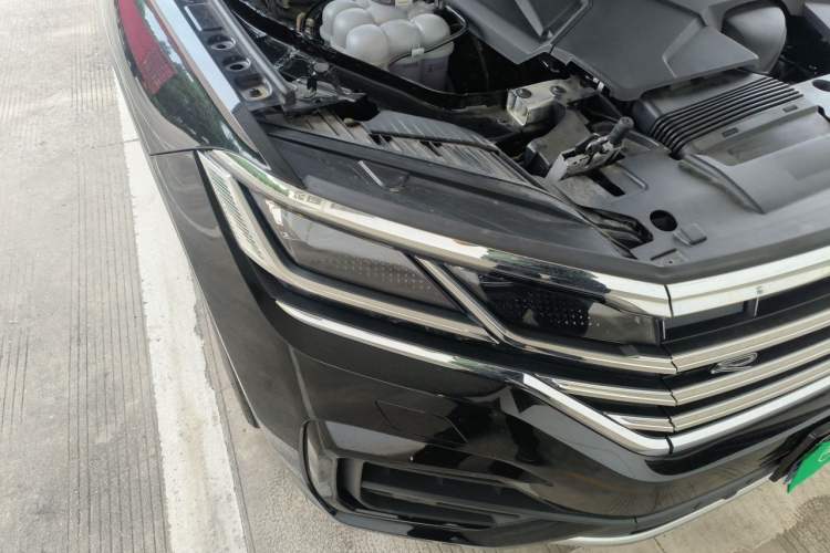 Used Volkswagen Touareg 2023 3.0 TSI Prestige Edition Classic Sport Package Right Front Headlight