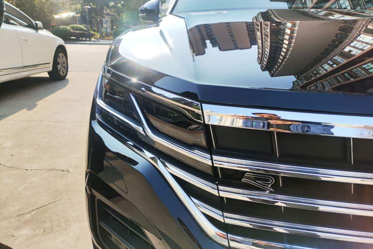 Used Volkswagen Touareg 2023 3.0 TSI Prestige Edition Classic Sport Package Right Front Headlight