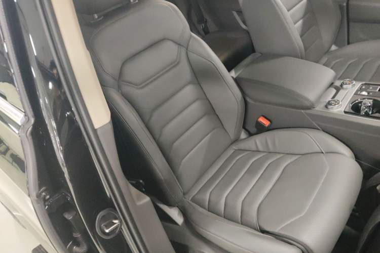 Used Volkswagen Touareg 2023 2.0 TSI RuiShang Edition Right Front Seat